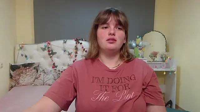 StaceyLex online show from April 12, 5:10 am