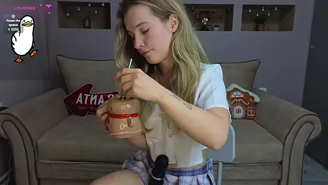 LinaCristonsen online show from December 14, 6:46 pm