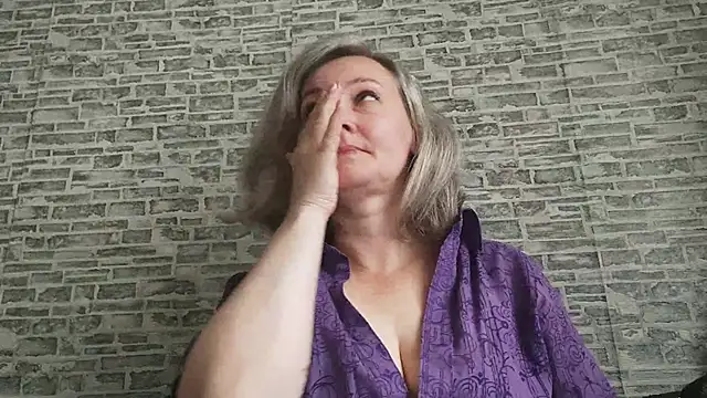 EdithManning online show from September 26, 5:27 am