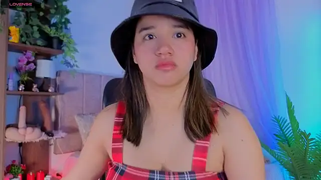 emilyrouxe online show from December 2, 1:57 pm