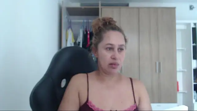 Snapshot of RoxanaLove9 chatting on September 14, 7:12 pm RoxanaLove9 online show from September 14, 7:12 pm