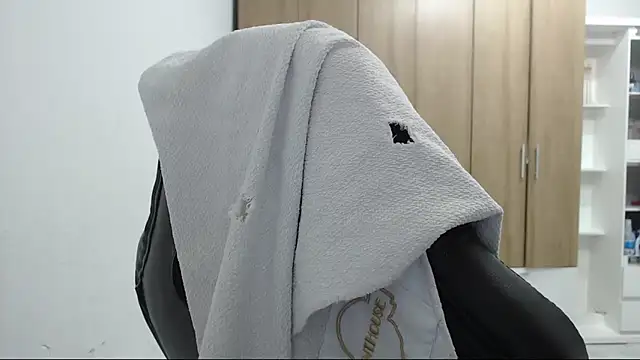 RoxanaLove9 online show from December 3, 10:56 pm