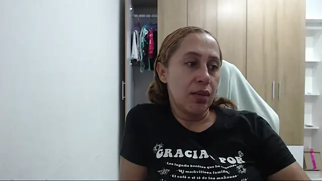 Snapshot of RoxanaLove9 chatting on October 12, 11:51 pm RoxanaLove9 online show from October 12, 11:51 pm