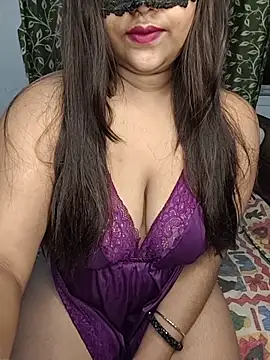 Hottyalia online show from December 17, 8:02 pm