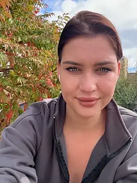 KikiWatson online show from September 28, 7:47 am