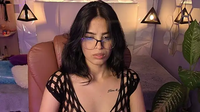 AlessiaVal  online show from January 13, 2:21 pm