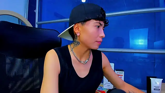 Im Mathias online show from November 30, 2:27 am