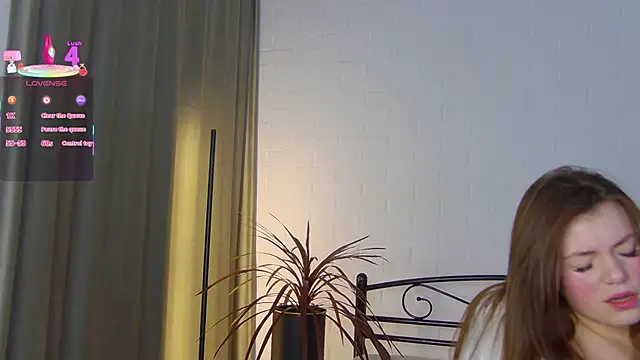 Snapshot of _RiverLov chatting on October 19, 8:22 pm RiverLov online show from October 19, 8:22 pm