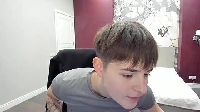 EmiliaYours online show from November 28, 3:26 pm