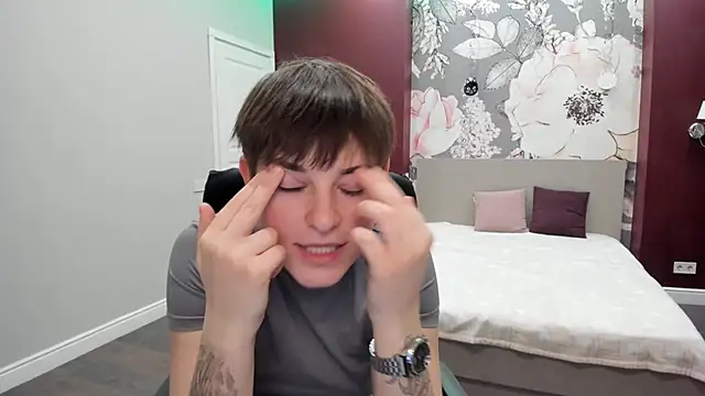 EmiliaYours online show from November 16, 5:46 pm