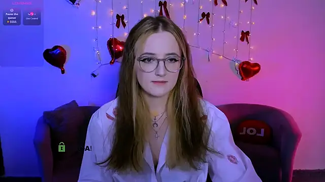 luna berryy online show from March 18, 8:25 pm