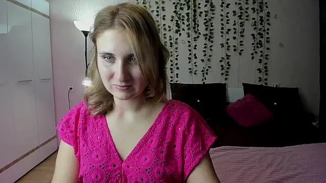 Miss Elsa  online show from September 15, 1:30 pm