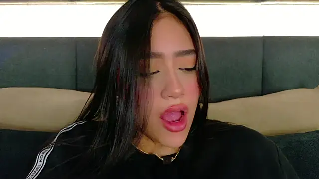 nicolle pierce online show from November 18, 1:34 pm