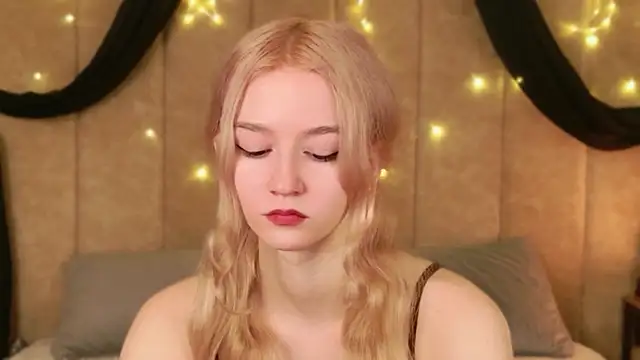 NaomiLoys online show from February 17, 10:58 am