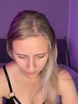 lunawolf21 online show from October 21, 6:50 am