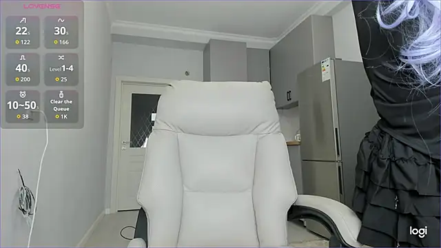 Snapshot of alina_dream chatting on October 5, 3:00 am alina dream online show from October 5, 3:00 am