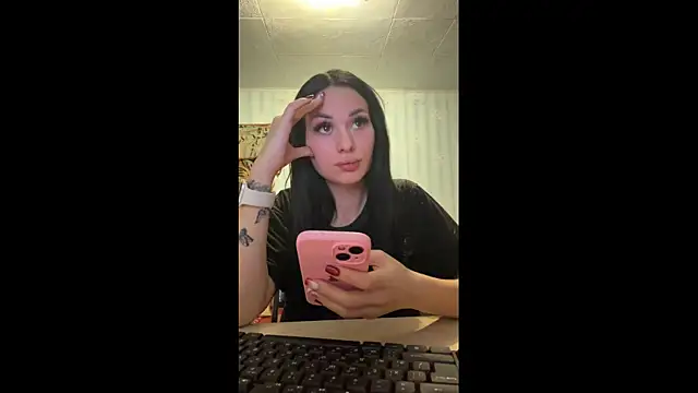 DreamKarina online show from January 7, 8:01 pm