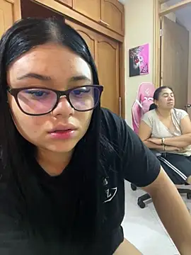 alissonfernandez  online show from October 21, 3:38 pm