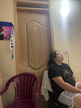 alissonfernandez  online show from April 1, 10:05 am