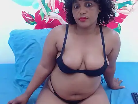 Snapshot of SexyEbony37X chatting on October 15, 5:32 am SexyEbony37X online show from October 15, 5:32 am