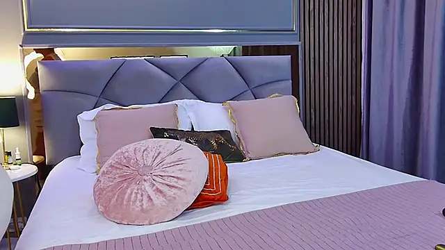 AvaCristal online show from April 21, 7:10 pm