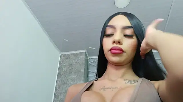 Tiffanny online show from December 15, 2:44 pm