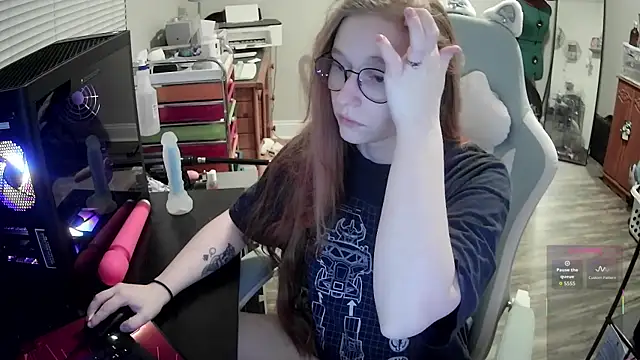 LilyFoxxx online show from February 18, 6:23 am