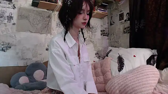 cloudgirrl online show from April 12, 4:43 pm