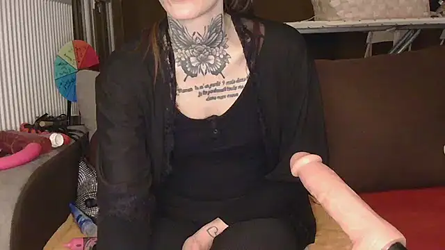 liloucamchaudee online show from February 18, 8:30 pm