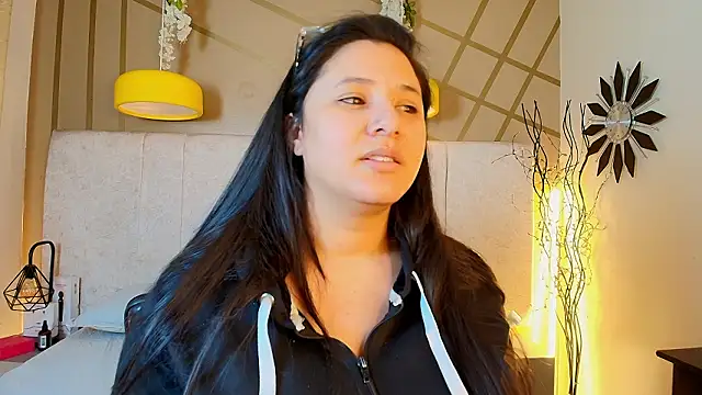 frreeya online show from March 3, 7:31 pm