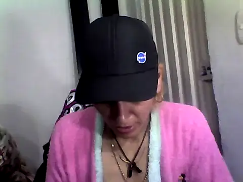 Snapshot of ariana_crazzy chatting on September 18, 9:46 pm ariana crazzy online show from September 18, 9:46 pm