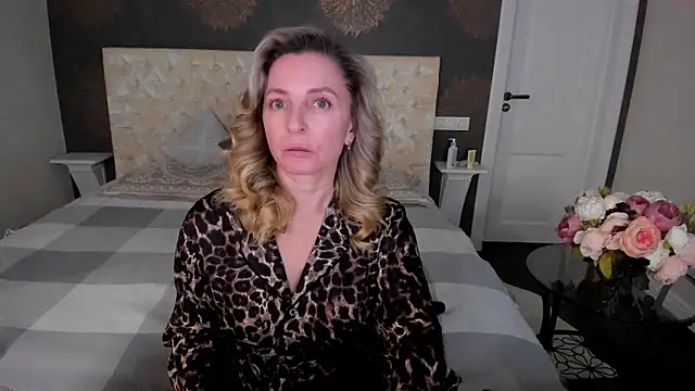 Snapshot of AllisonWilliams chatting on September 26, 4:48 pm AllisonWilliams online show from September 26, 4:48 pm