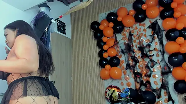 Any topless online show from October 24, 11:06 am