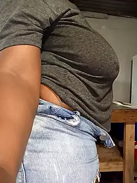 curvyloneah75 online show from April 22, 6:43 am