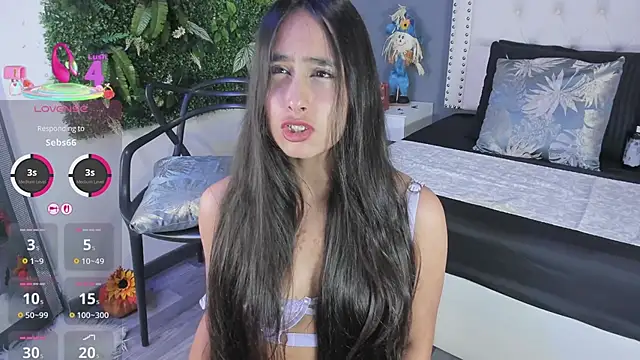 Julia Martinez  online show from October 28, 12:00 pm