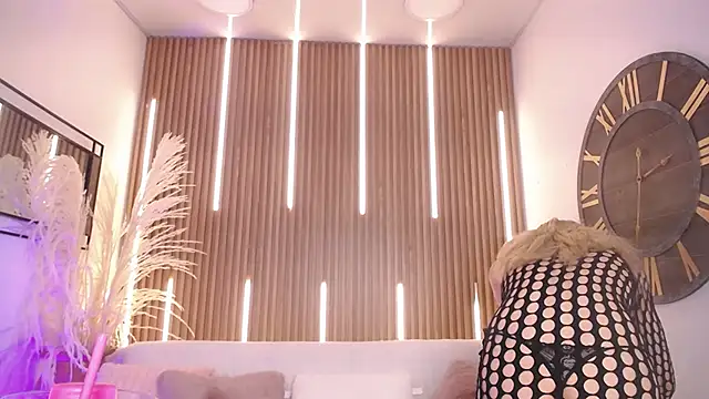 Aniie Doll online show from September 17, 8:29 pm