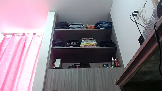 nicolle milf1978 online show from April 2, 1:41 pm