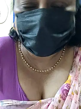 Snapshot of rekha_naier chatting on October 12, 5:04 pm rekha naier online show from October 12, 5:04 pm