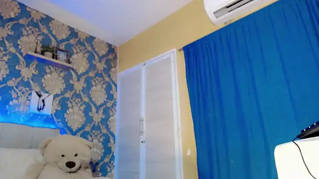 nicoledollts online show from February 8, 12:47 am