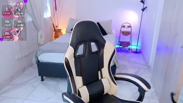 AnabelWolf online show from November 7, 3:50 pm