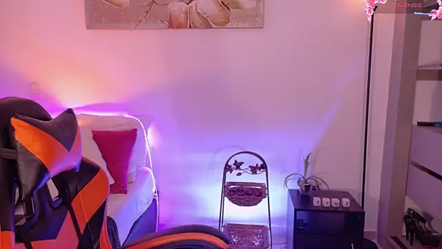 AnabelWolf online show from March 6, 3:40 pm