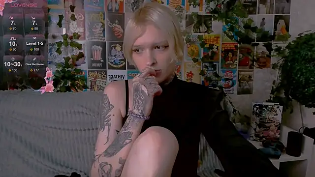 Snapshot of Simona_Rain chatting on October 1, 10:04 pm Simona Rain online show from October 1, 10:04 pm