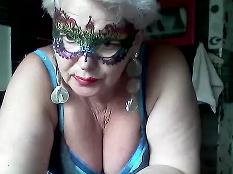 Lisa Suzie online show from June 3, 2:44 pm