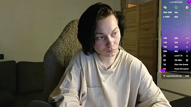 esajukyy online show from February 26, 3:44 pm