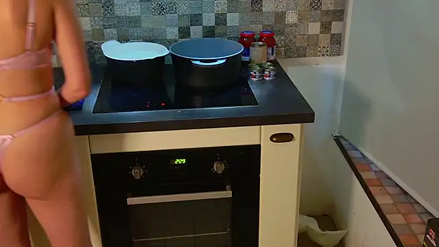 Aleniia10 online show from February 5, 4:43 pm