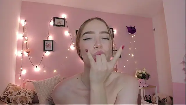 melanie jhones online show from July 1, 6:35 am
