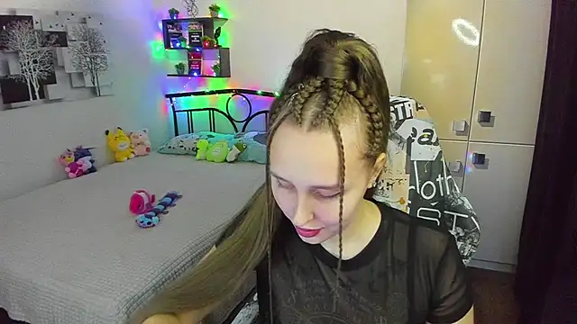 LinaTruly online show from April 17, 8:33 pm