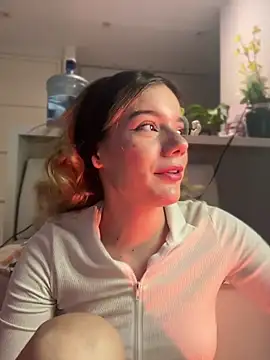 NicoleCut online show from April 16, 9:42 am