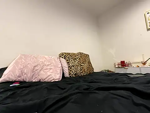 Snapshot of Charismasweets chatting on October 19, 1:51 am Charismasweets online show from October 19, 1:51 am