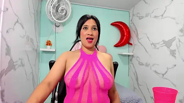 Snapshot of karime_sexygirl chatting on October 4, 11:27 am karime sexygirl online show from October 4, 11:27 am